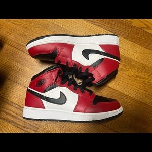 Jordan 4 Mid Chicago Black Toe